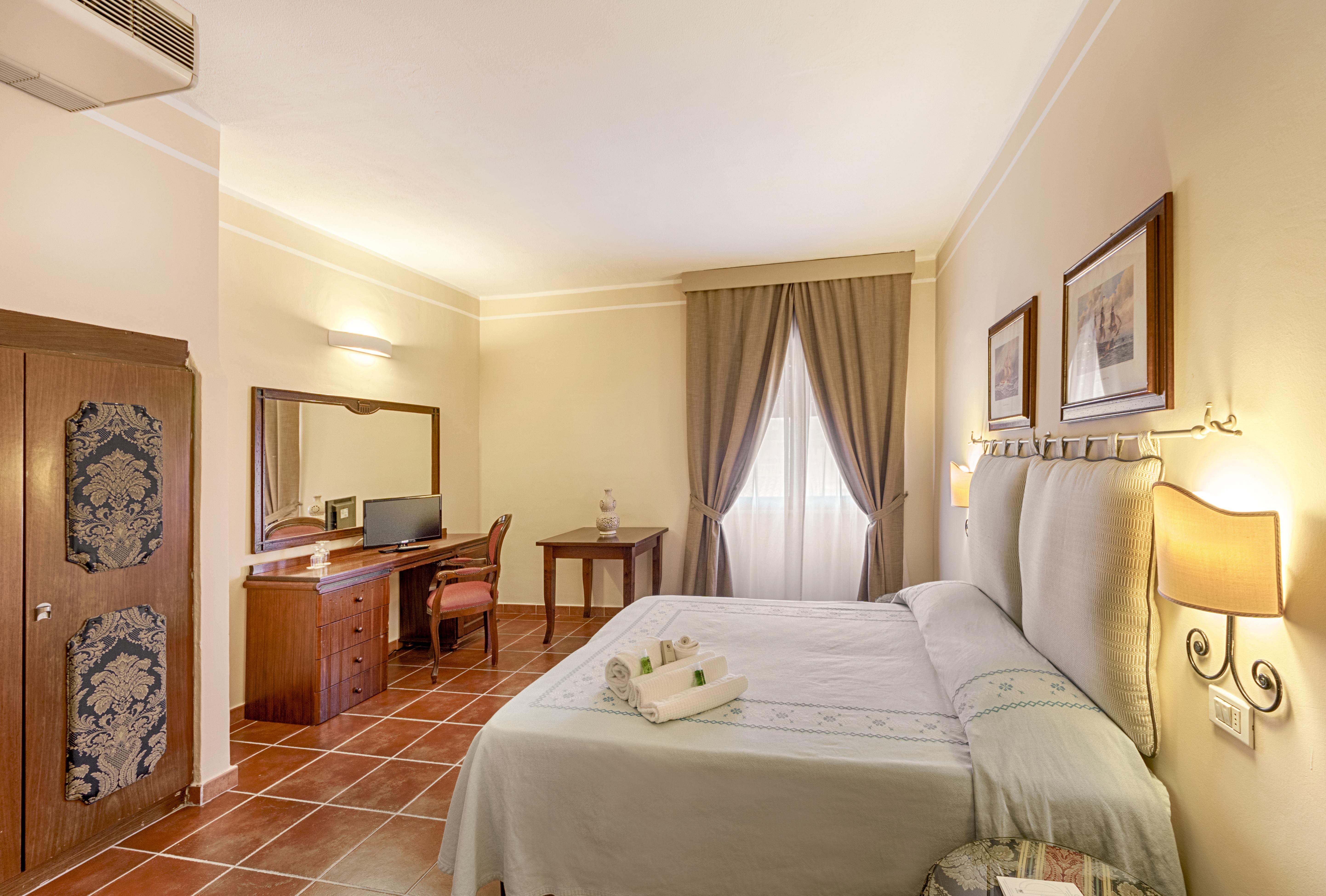 Colonna Palace Hotel Mediterraneo Ольбія Екстер'єр фото