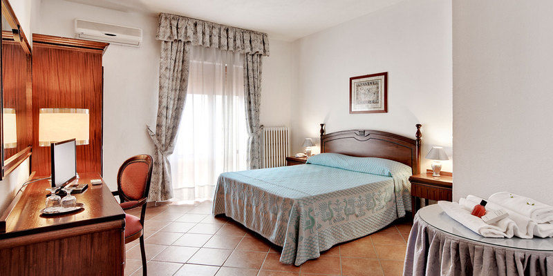 Colonna Palace Hotel Mediterraneo Ольбія Екстер'єр фото