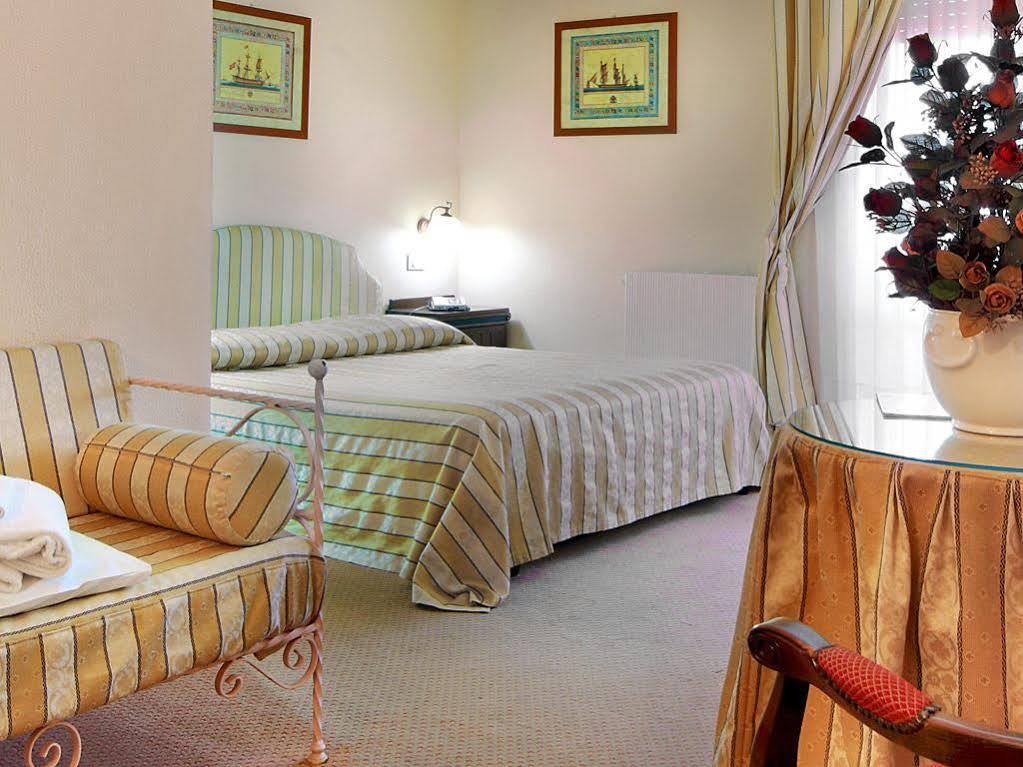 Colonna Palace Hotel Mediterraneo Ольбія Екстер'єр фото