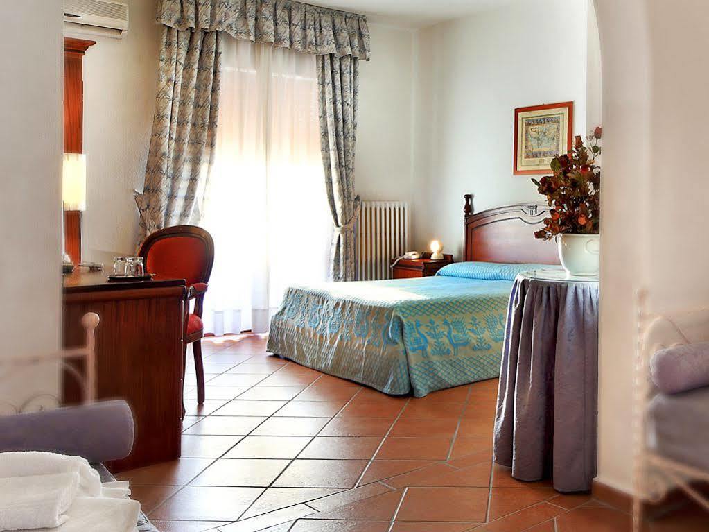 Colonna Palace Hotel Mediterraneo Ольбія Екстер'єр фото