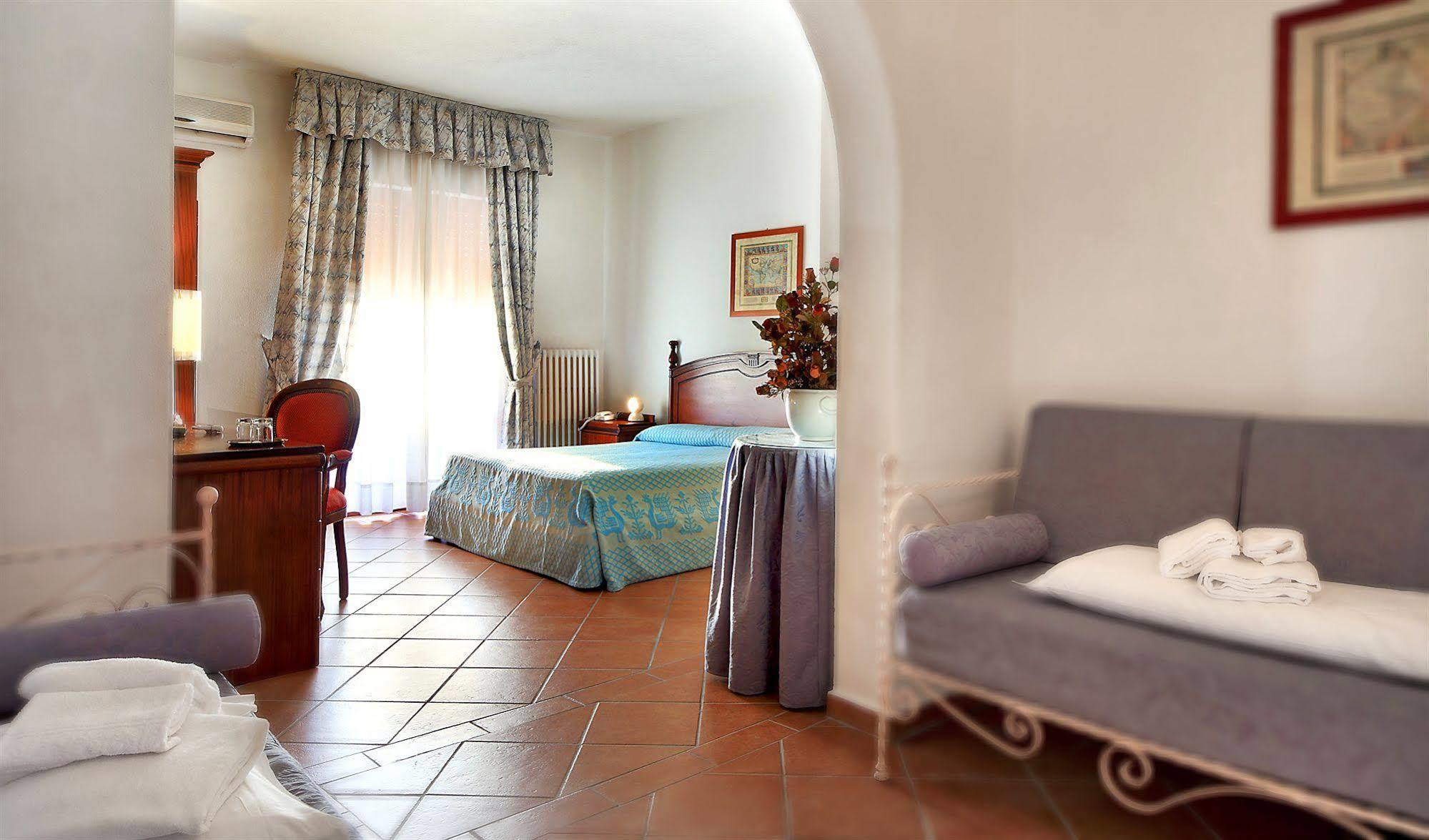 Colonna Palace Hotel Mediterraneo Ольбія Екстер'єр фото